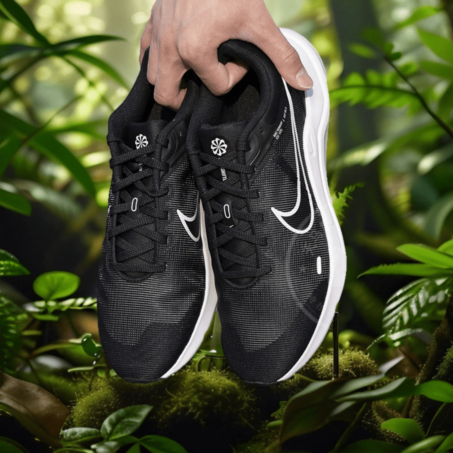 Nike Zapatillas de running Downshifter 12 para hombre, zapatos deportivos casuales, se recomienda solicitar media talla talla grande grande - Negro/Blanco/Oro Platino/Ceniza Oscura - Ver 1