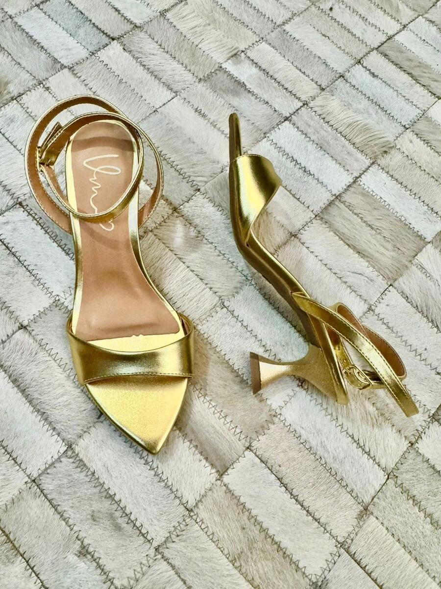 Low Heel Sandal With Leaf Toe - Vàng - Xem 1