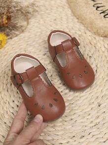 1 双女孩镂空蕾丝圆头钩环平底简约乐福鞋，适合春夏季学生 - 棕色 - 查看 3