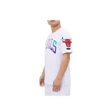 Pro Standard Camiseta oficial estándar de la NBA de los Chicago Bulls, blanca/rosa tintada, modelo BCB152312-WHT