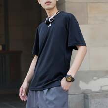 Adidas 男士宽松休闲短袖运动上衣，透气圆领健身 T 恤，适合户外运动和日常穿着，IB7915 - 黑色/亮藍/金屬銀 - 查看 9