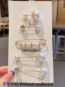 6pcs/set Black & White Anti-light Brooch As A Fashion Decoration