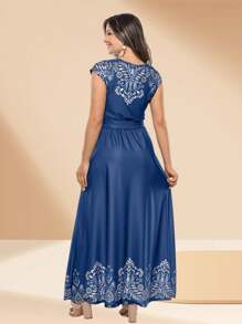 Vestido Longo Azul com Estampa Barrada – Elegância e Versatilidade para Todas as Ocasiões - Azul - Visão 8