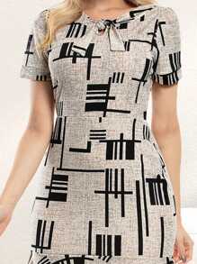 Classic Printed Satin Jersey Dress – Elegance And Comfort For Your Style - Màu be - Xem 2