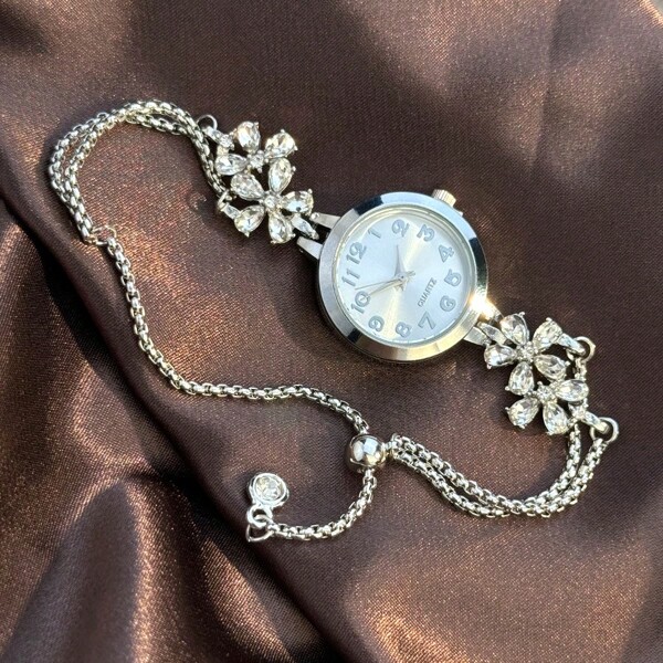 1pc Women Quartz Watch With Colorful Petal Rhinestone, Pull Style Band, Arabic Numeral Dial, Elegant Lady Design
