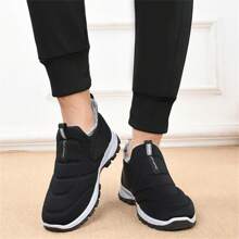 Winter New Warm Velvet Thickened Middle-Aged Sport Shoes, Lightweight Comfortable Slip-On Non-Slip Waterproof Wear-Resistant Shoes, Fashion Casual Outdoor Sports Men Shoes Snow Boots (Slight Discoloration On Soles Is Normal, Please Purchase Carefully)
