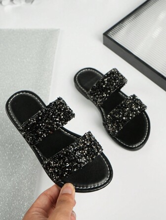 女童黑色水晶装饰平底凉鞋，时尚百搭户外休闲度假防滑拖鞋