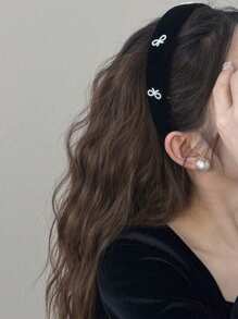 1pc Elegant Velvet Headband With Pearl Bow Decor, Suitable For Washing Face, Makeup, Daily, Evening Party And Holiday Celebration In Autumn & Winter