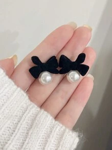 1 对优雅天鹅绒蝴蝶结和人造珍珠耳环，奢华设计，适合秋冬情人节、妈妈、母亲、母亲节、礼物 - 黑色 - 查看 2