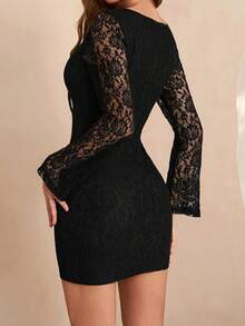 Robe fourreau avec laçage, manches longues en dentelle et découpes, robe de soirée, robe pour invité de mariage - Noir - Voir 2