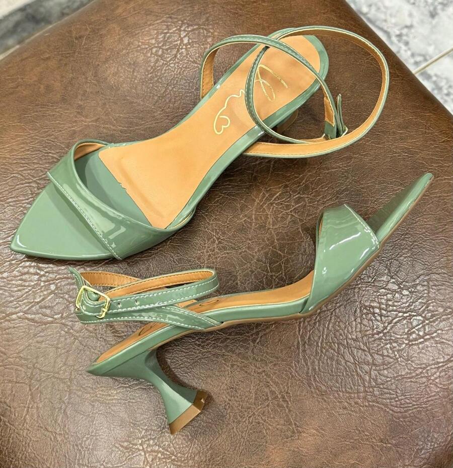 Low Heel Sandal With Leaf Toe - Green - View 1
