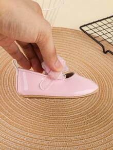 1 双女童闪亮 PU 蝴蝶结钩环设计平底纯色公主鞋百搭派对幼儿婴儿鞋适合春季 - 粉色 - 查看 6