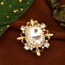 1pc Fashionable Egg Crystal Women Brooch, Gold Plated Christmas Scarf Dress Pin, Birthday Party Valentine Gift