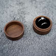 Hộp đựng nhẫn đính hôn tròn tùy chỉnh - Hộp đựng nhẫn cưới được cá nhân hóa, Hộp đựng nhẫn có nắp acrylic và đế gỗ, Hộp đựng nhẫn khắc cho lễ đính hôn, Quà tặng kỷ niệm đẹp cho bố vào Ngày của Cha - Khe cắm thẻ màu nâu trắng - Xem 7