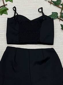 Conjunto laços alfaiataria short saia e top cropped , short saia com zíper lateral , cropped de alça com regulador e 2 laços na frente ,e com bojo.  Com lastex nas costas  tamanho P 38 M 40 G 42 - Preto - Visão 4