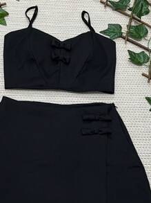Conjunto laços alfaiataria short saia e top cropped , short saia com zíper lateral , cropped de alça com regulador e 2 laços na frente ,e com bojo.  Com lastex nas costas  tamanho P 38 M 40 G 42 - Preto - Visão 2