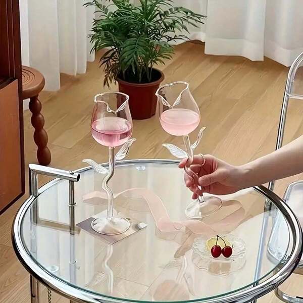 1/2/4 Stück elegante Rosen Blumen geformte Glas Kelche - hochgestieltes Wasserglas, ideal als Geschenk für Cosplay, Hochzeitsfeiern, romantische Blumen Trinkgläser zum Valentinstag