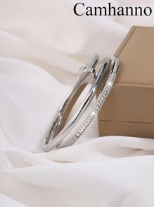 Camhanno 2 Pieces Of Exquisite And Fashionable Stainless Steel Plum Blossom Nail + Four-Leaf Flower Embossed Bracelet Set Is Suitable For Sending Girlfriends During The Holidays Valentines,Mom,Mother,Mother's Day,Gift