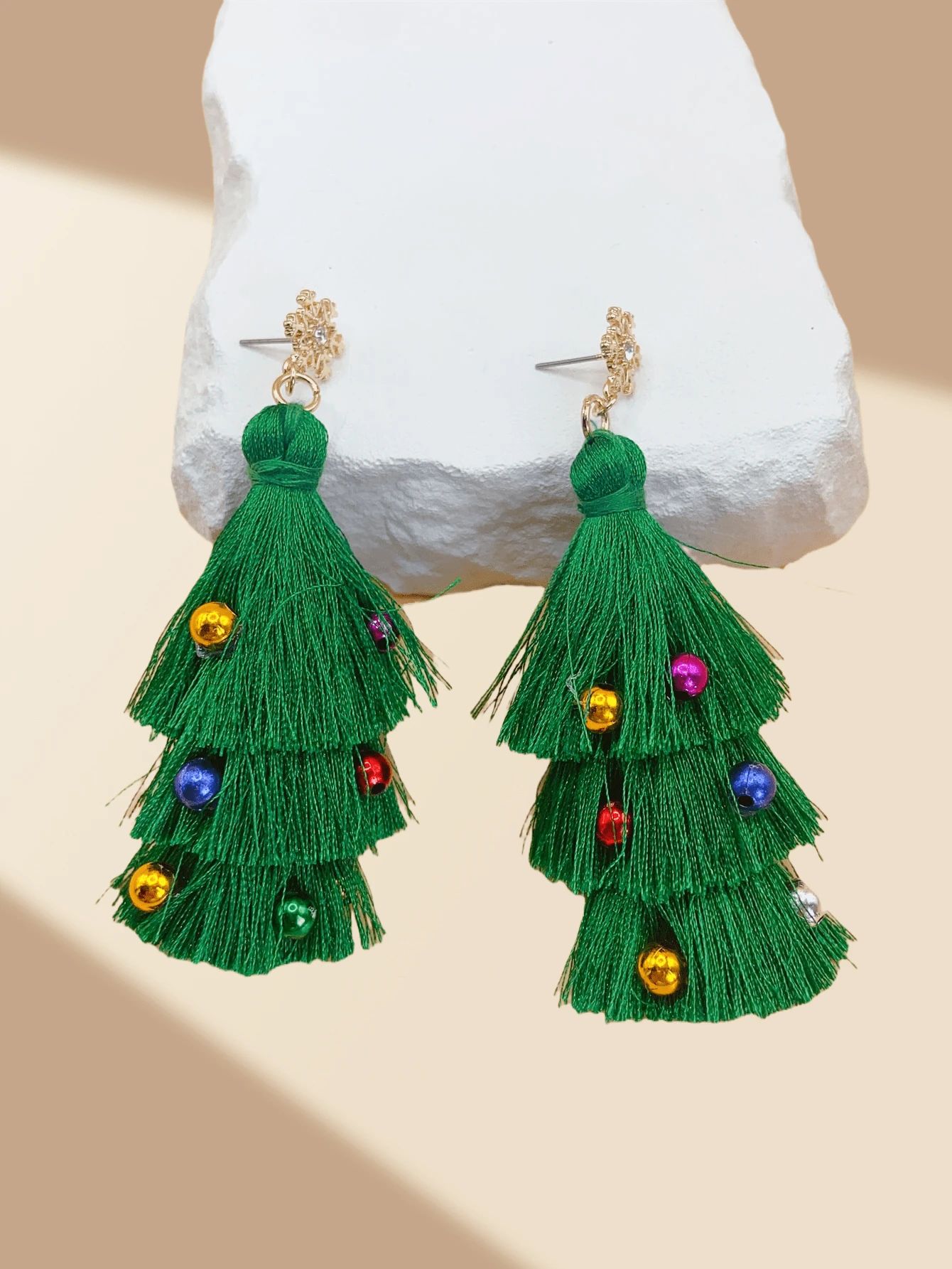 1 chiếc bông tai tua rua hình cây thông Noel, trang sức ngày lễ cho phụ nữ - màu xanh lá - Xem 1