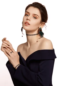 QYDCX 三件套弹力蕾丝颈链项链套装，波西米亚风黑色戒指和手链，性感哥特式黑色颈链项链 - 复古风格，休闲装扮和派对佩戴的完美配饰 - 女士圣诞珠宝礼盒套装