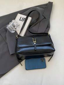 时尚休闲纯色方形翻盖包，无吊坠，适合大学/学院教室、通勤、工作、办公室、节日、假期、聚会、旅行等场合，适合女性、职场新人、白领、青少年、大学生、年轻女孩。 - 黑色 - 查看 9