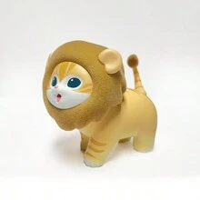 Miniso Caja ciega Sandy Furry Carnival MaoFu, de textura suave y aterciopelada con atuendos con tema de fiesta (Gato de pizza, Gato de fresa), base de exhibición espaciosa y estilo secreto sorpresa, ideal para decoración de festivales, escritorio de oficina y colección de mercancía de anime (1 pieza, entrega aleatoria)