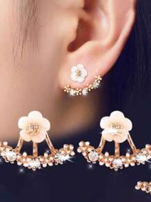 1 Piece Of Women's Pearl And Rhinestone Stud Earrings, Geometric Hollow Design, Alloy Material, Niche Design Earrings, Fashionable And Creative Jewelry, Suitable For Daily Wear By Women, Hoop Earrings, Women Earrings, Earrings Silver, Earrings Gold, Earrings Women, Exquisite Earrings Women Halloween