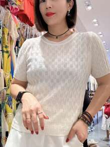 The 2024 Summer Women's Rowan Round Neck Has Three Metal Buckles On Both Sides Of The Shoulders. The Fabric Is Comfortable, Soft And Cool. - 杏色 - 查看 1