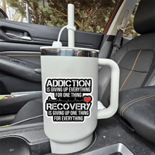 1 件，鼓舞人心的 3 英寸可拆卸户外防水乙烯基创意礼物励志名言贴纸。“康复贴纸”“清醒激励贴纸”“康复名言贴花”“治愈之旅贴纸”“康复灵感贴花”“上瘾就是为了一件事放弃一切，康复就是为了一切放弃一件事。 - 彩色 - 查看 10