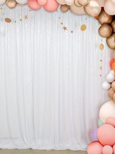 2片白色亮片派对背景布帘，生日派对装饰用品，生日横幅，生日背景布，生日派对用品，可重复使用于家居装饰、婚礼装饰、婴儿派对装饰，适合搭配金属拱形支架，日常使用和派对皆宜，亮片背景布永不过时。