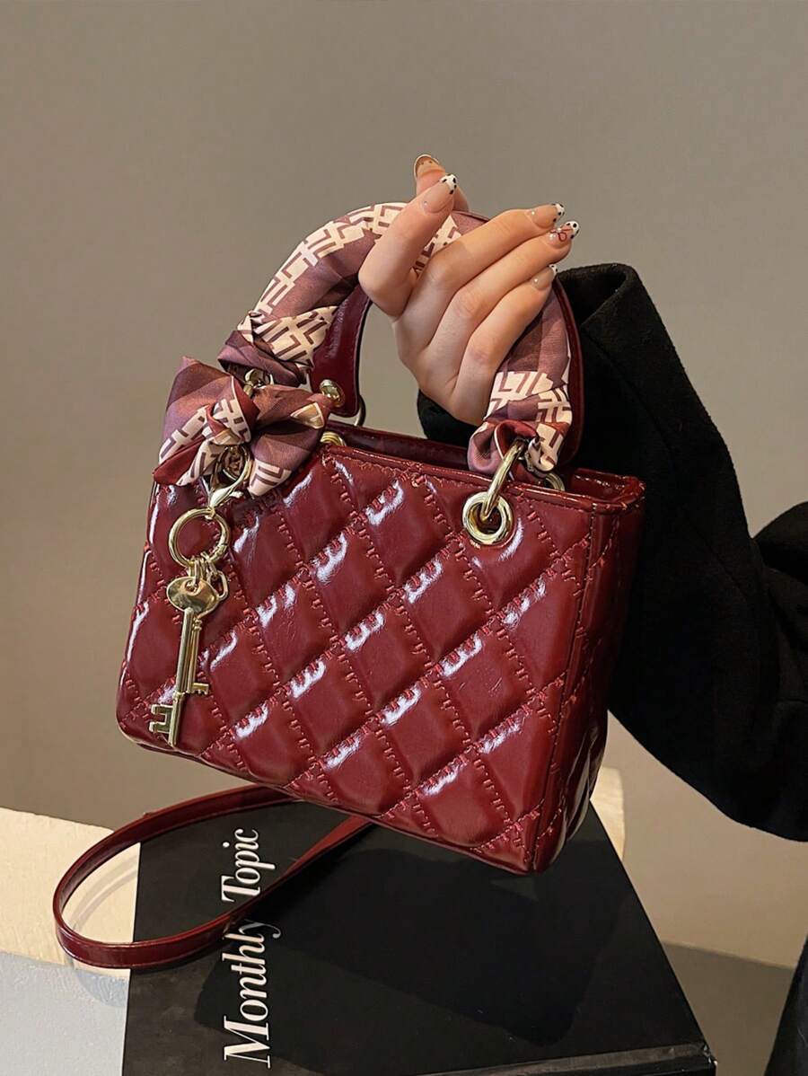 高品质漆皮女士手提包，时尚迷你钻石形单肩包和斜挎包，适合秋冬