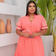 Plus Size Dress With Button Detail Fits Up To 52 - 查看 6