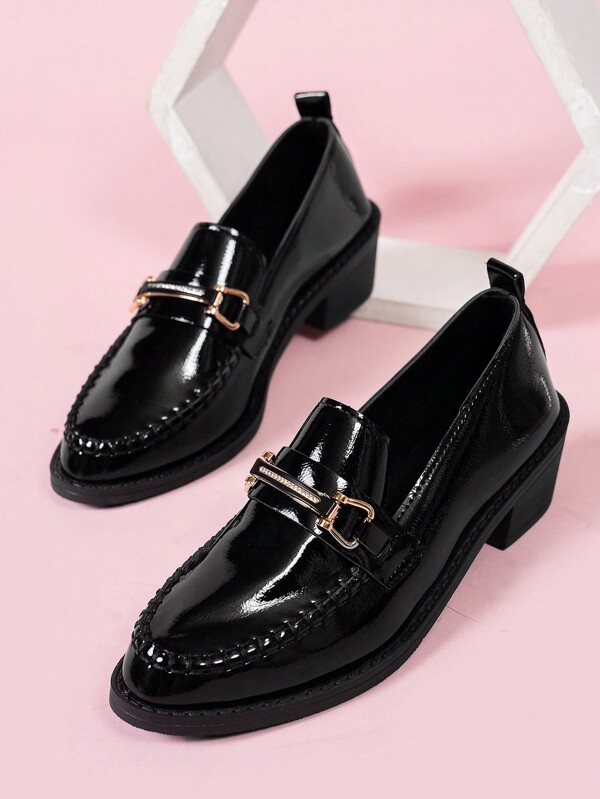 Nova Chegada Mulheres Bico Redondo Simples Moda Faculdade Estilo Rebite Slip-On Minimalista Preto Mocassins