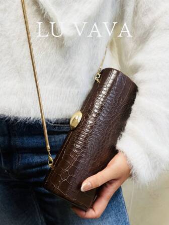 Un nuevo bolso tipo baguette de otoño e invierno hecho de material de PU con estampado de cocodrilo, con una atmósfera elegante y noble. Es un bolso de noche marrón decorado con hebillas doradas. Es exquisito. Se puede usar para citas diarias y compras, cenas, eventos de boda, bolso de noche elegante para mujer.