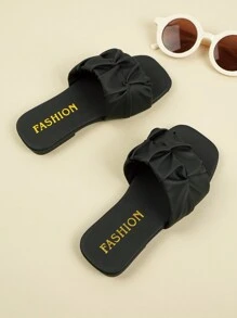 Children Fashion Outdoor Sandals Summer Square Toe Flat Shoes One-Strap Sandals New Style Girls Shoes Stylish Beach Slippers