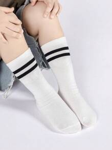 10 双儿童幼儿足球袜男童女童及膝条纹筒袜运动长袜男童女童袜 - 黑與白 - 查看 2