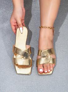 Dép sandal nữ dáng rộng, Dép sandal xỏ ngón màu vàng, Dép sandal đế bằng họa tiết kim loại tối giản thời trang, Phong cách nghỉ dưỡng giản dị - Vàng - Xem 5