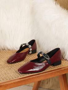 法式玛丽珍鞋，复古勃艮第珍珠经典芭蕾平底鞋，方头配黑色带子装饰，女士一脚蹬平底鞋 - 酒紅色 - 查看 4
