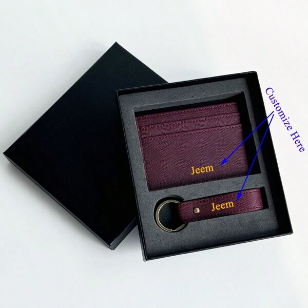 Conjunto de carteira universal ultrafina com clipe para cartões de crédito e porta-chaves em couro PU, com estampa Saffiano, em cor sólida e com letras/nome personalizados. Ideal para presente de Natal/Aniversário. Carteira porta-cartões personalizada para homens e mulheres, conjunto de chaveiro para carro, carteiras de presente para mulheres e bolsa vermelha. local, carteiras e porta-cartões personalizados, estilo urbano casual chique, bolsas e malas, acessórios de Halloween 2025, estilo urbano descolado, vintage.