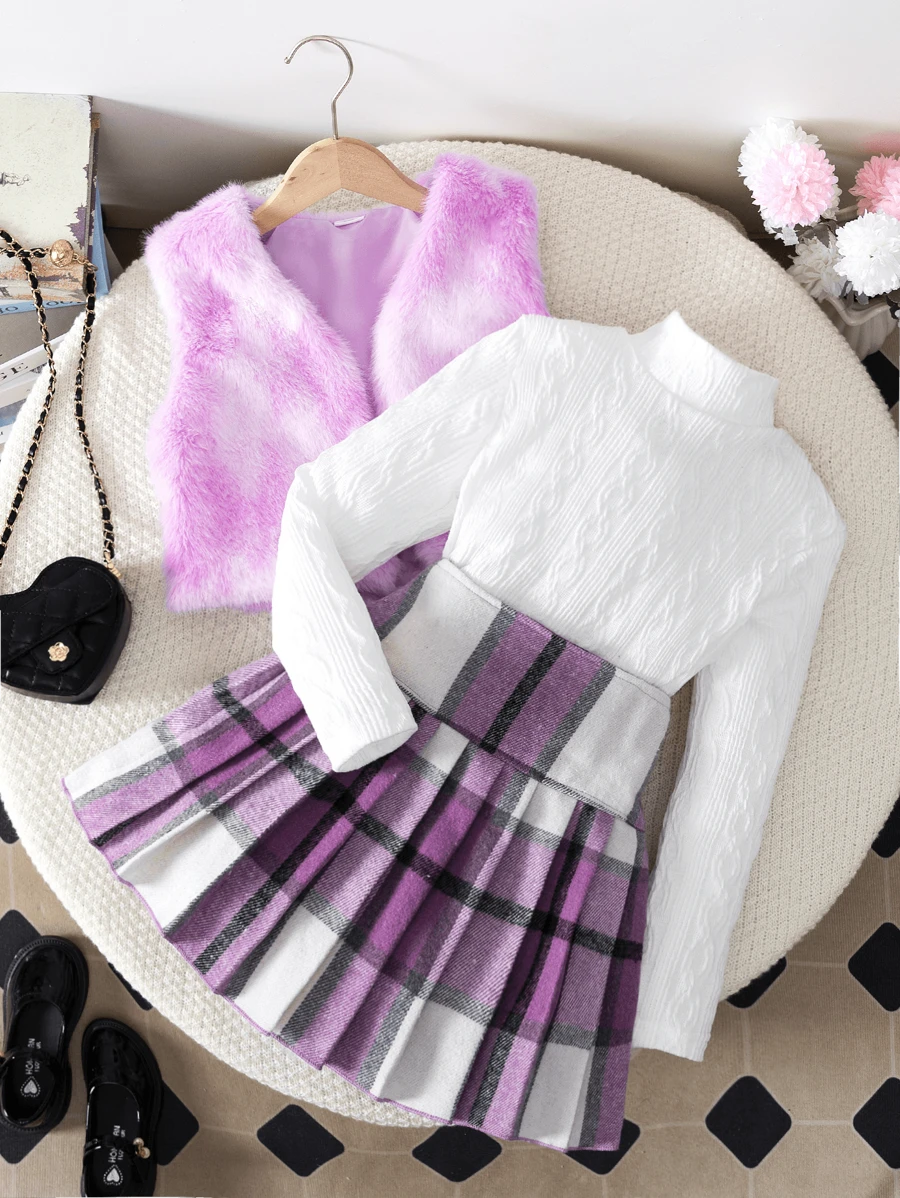 Bộ 3 món thời trang thu đông cho bé gái tuổi mới lớn: Áo khoác lông nhuộm màu tím, áo len cổ lọ kẻ sọc trắng và chân váy xếp ly kẻ caro tím - trắng - Xem 1