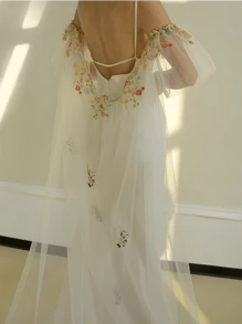 1 Pc Long Trailing Lace Wedding Cape, Colorful Decorative Short Sleeve Bridal Cloak, Fashionable Backless Wedding Accessory With Elastic Cuffs, Suitable For Petite Brides