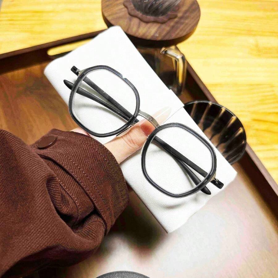 1 chiếc kính gọng titan Abe RB-01-05 Unisex, phong cách Y2K, gọng vuông siêu nhẹ, phong cách cổ điển, thiết kế cực kỳ tối giản, tròng kính có thể tháo rời, phù hợp với nhiều dịp khác nhau, cảm giác nghệ thuật, phù hợp với mọi phong cách, thiết yếu cho trang phục, văn phòng, hàng ngày, ngoài trời, lái xe, kính trơn, sử dụng được mọi mùa - Ánh sáng xanh trắng trong suốt - Xem 1