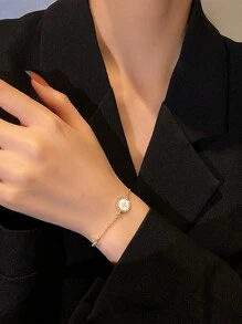 1pc Women's Fashionable & Elegant Ornate Luxury Diamond Studded Star Ray Cross Round Pendant Chain Bracelet, Suitable For Daily Wear