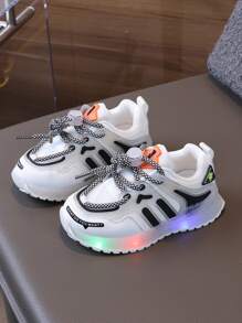 New Fashionable Light-Up Shoes Kids Sports Shoes Comfortable Running Shoes Baby Sport Shoes Little White Sneakers
