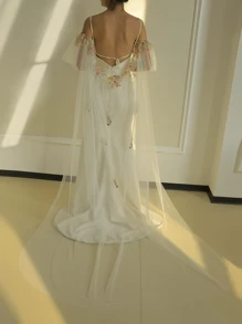 1 Pc Long Trailing Lace Wedding Cape, Colorful Decorative Short Sleeve Bridal Cloak, Fashionable Backless Wedding Accessory With Elastic Cuffs, Suitable For Petite Brides