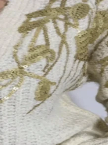 Cardigã bordado de lantejoulas com decote em V – a combinação perfeita de feminilidade e elegância