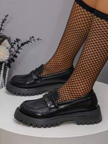 Women's PU Loafer Shoes, Thick Sole, British Style, Slip-On Flats, Fashionable For Spring/Autumn 2024 - Black Shiny Leather - View 3