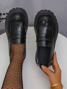 Women's PU Loafer Shoes, Thick Sole, British Style, Slip-On Flats, Fashionable For Spring/Autumn 2024 - Black Shiny Leather - View 2