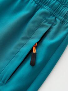 1 件男士休闲宽松直筒徒步短裤，夏季