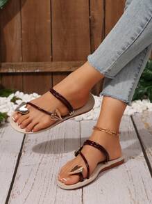 Summer New PU Maple Leaf Flat Sandals For Women, Slip-On Comfy Beach Style, Outdoor Lightweight Casual Minimalist Open Toe Sandals, 2024 Fashion Versatile Solid Color Breathable Non-Slip Soft Bottom Heart Decor Sandals